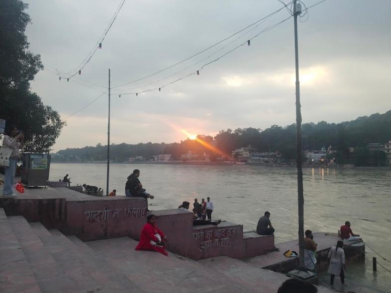 Yes Retreat Rishikesh Hotel Buitenkant foto