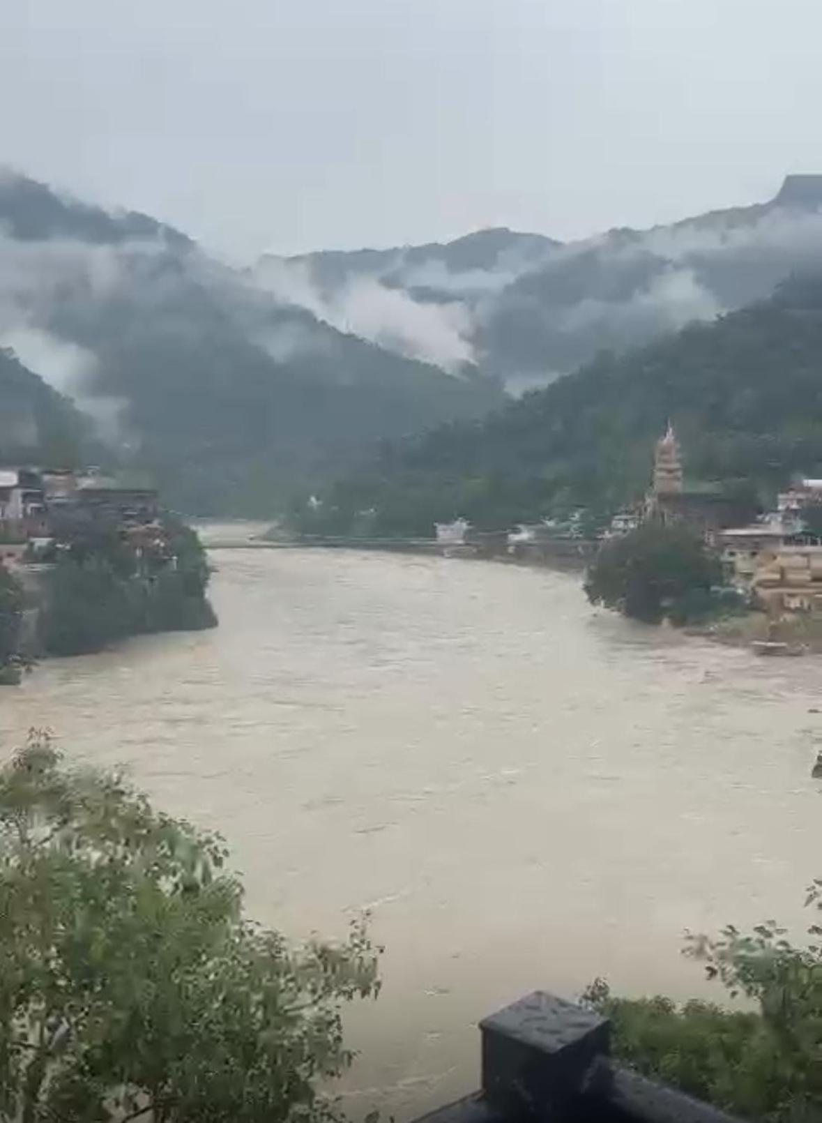 Yes Retreat Rishikesh Hotel Buitenkant foto