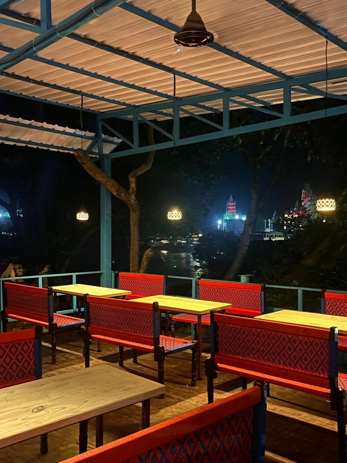 Yes Retreat Rishikesh Hotel Buitenkant foto