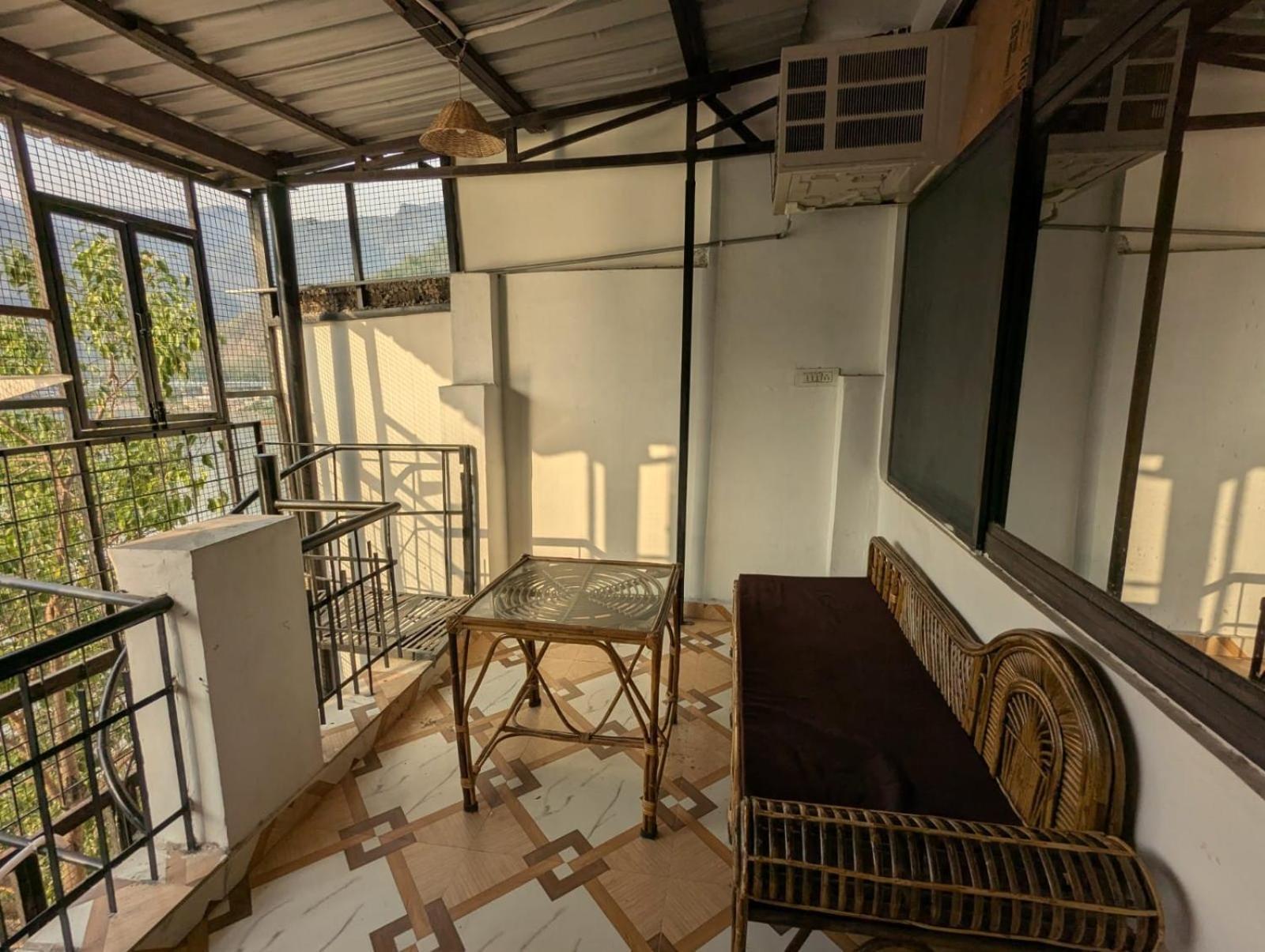 Yes Retreat Rishikesh Hotel Buitenkant foto